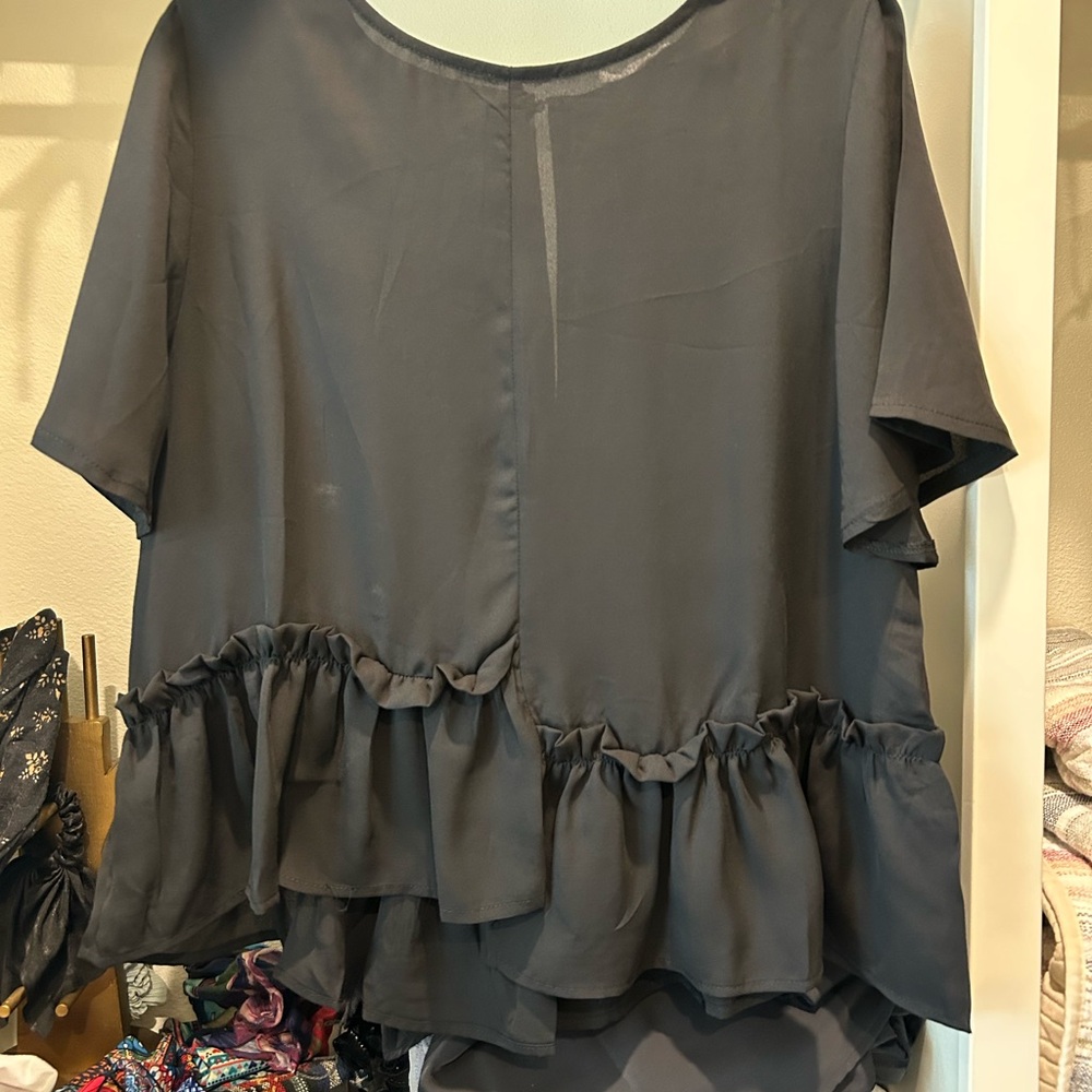 Annie Black Short Sleeve Boxy Blouse with Ruffled Hem